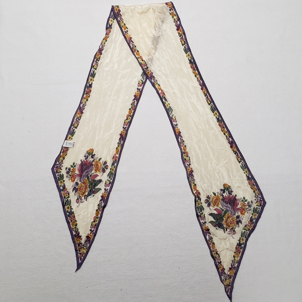 Vintage Beautiful Oscar de la Renta silk scarf